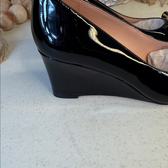 kate spade new york Women's Bowdie Wedge Heel Pump Sz 7 - Picture 5 of 13